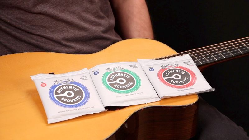 Martin Authentic Acoustic Lifespan 2.0 nổi tiếng với độ bền cao và âm sắc tự nhiên