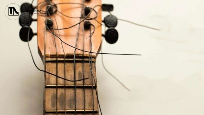 Dây đàn guitar bị cứng: Nguyên nhân & cách làm mềm dây, bấm êm 2 Dây đàn cũ đã bị rỉ sét, đổi màu