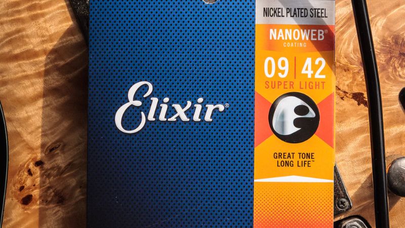 Dây đàn guitar điện có lớp phủ polymer giúp chống gỉ và tăng tuổi thọ