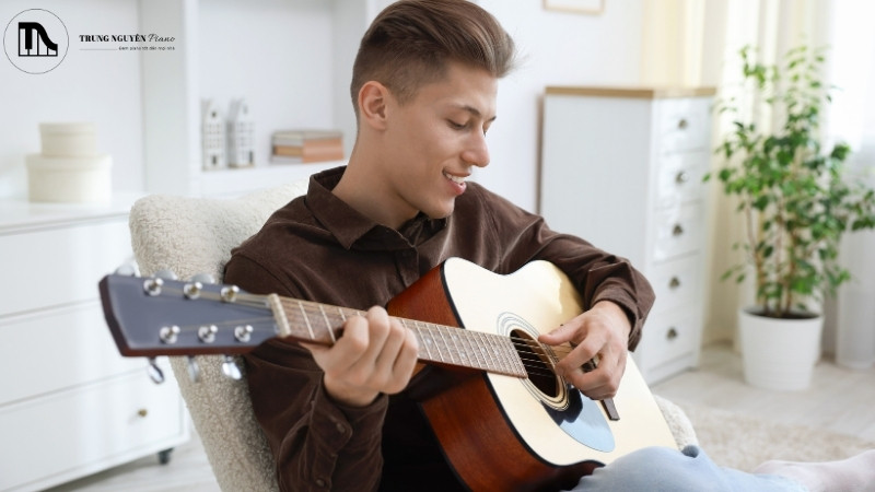 Guitar Classic thùng mỏng là gì? Ưu nhược điểm và kinh nghiệm chọn mua 4 Đối tượng phù hợp với Guitar Classic thùng mỏng