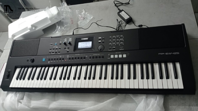 Ai nên chọn đàn Yamaha PSR-EW425