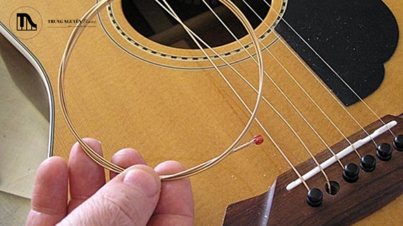 Đứt dây đàn guitar có nguy hiểm không? 5 Cảnh báo & cách phòng 6 Bộ dây đàn chính hãng từ các thương hiệu uy tín như D'Addario, Elixir, Yamaha