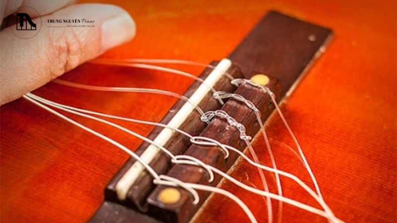 Đứt dây đàn guitar có nguy hiểm không? 5 Cảnh báo & cách phòng 4 Dấu hiệu cảnh báo dây đàn sắp đứt