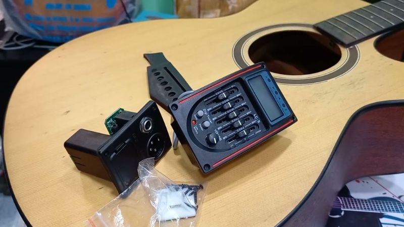 Khi tự ý lắp đặt EQ không chuyên nghiệp có thể làm hỏng cấu trúc đàn