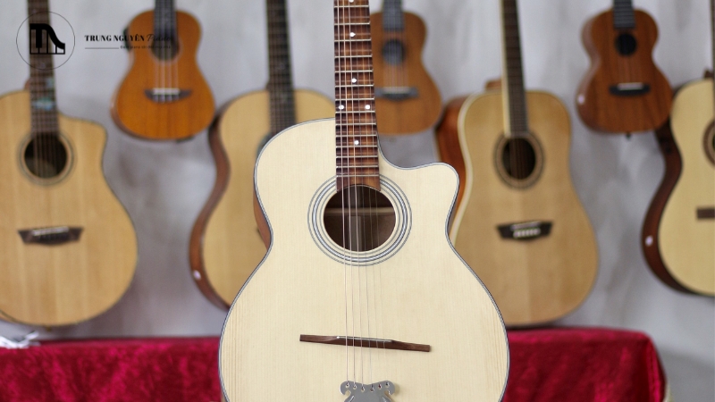 Hướng dẫn lên dây đàn guitar phím lõm