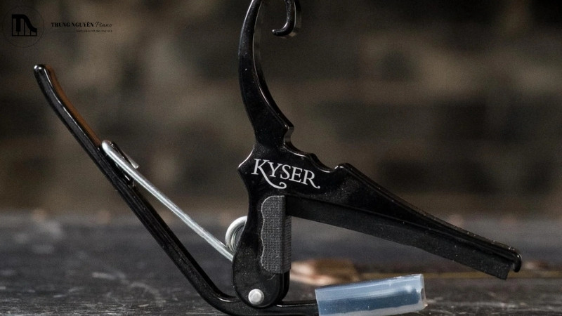 Cách sử dụng Capo Kyser Quick-Change