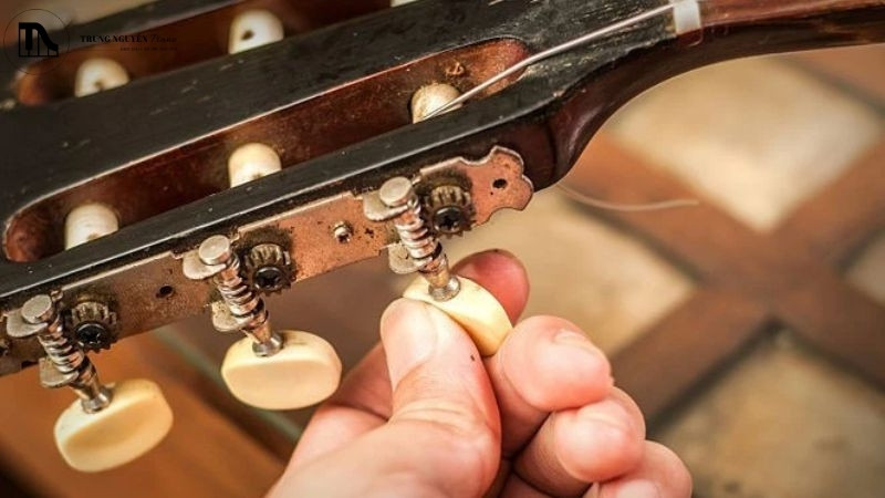 Cách thay khóa đàn guitar tại nhà