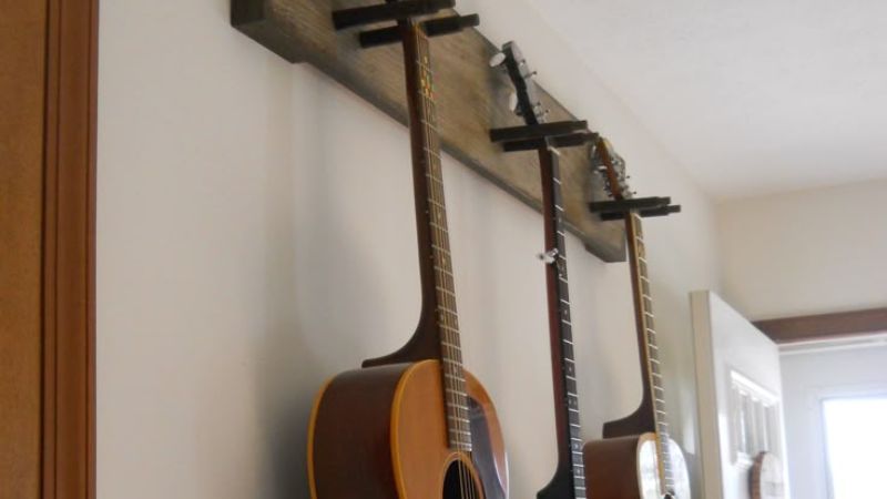 Kệ để đàn guitar: Hướng dẫn chọn mua A-Z & top mẫu phổ biến 3 Kệ treo tường giúp tiết kiệm không gian sàn và trưng bày guitar như một tác phẩm nghệ thuật