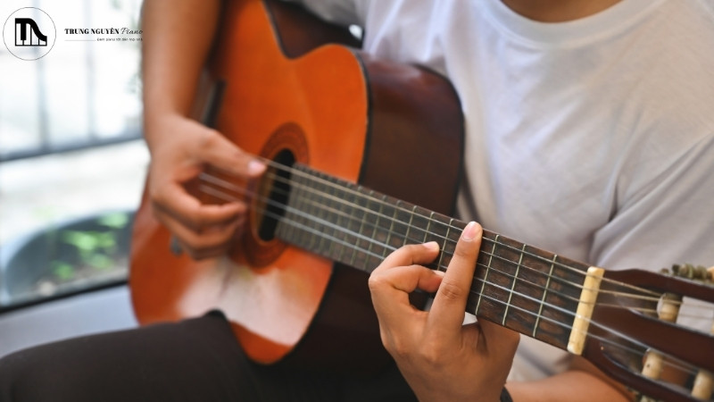 Tìm hiểu kỹ thuật chơi guitar 