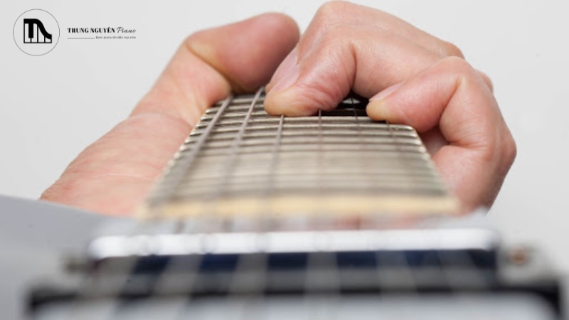 Bấm phím bị đau tay