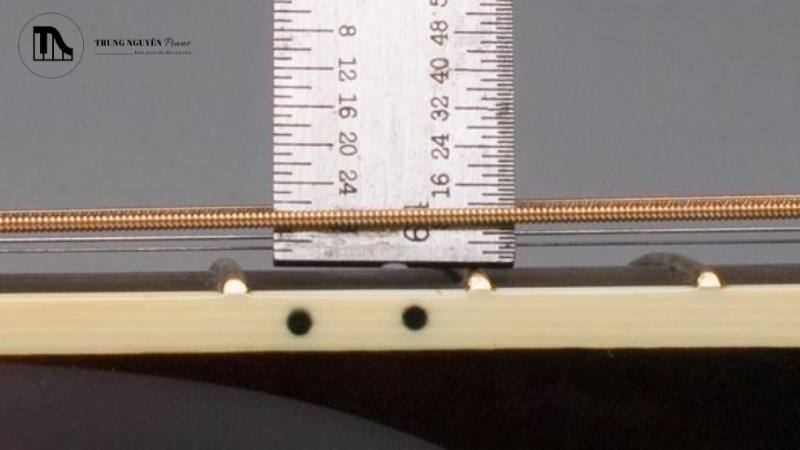 Action phù hợp là linh hồn của một cây đàn guitar dễ chơi với âm thanh hay