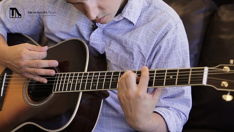 Các bước đo chi tiết khoảng cách dây đàn guitar