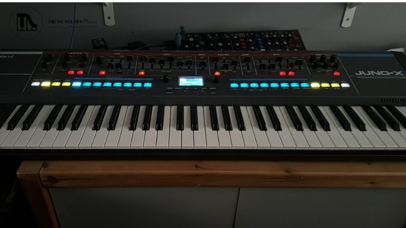 Làm chủ âm thanh Roland Juno-X: Hướng dẫn tùy chỉnh toàn diện 12 Juno-X cho phép bạn kết nối với Roland Cloud để tải thêm âm thanh