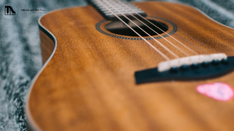 Checklist: Một cây đàn guitar tốt cần đáp ứng những yêu cầu nào? 5 Lớp sơn hoàn thiện đàn guitar