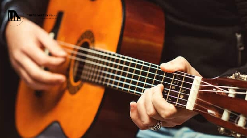 Phím đàn Guitar là gì? A-Z về cấu tạo, vai trò & âm thanh 13 Kích thước phím đàn ảnh hưởng lớn đến cảm giác chơi.