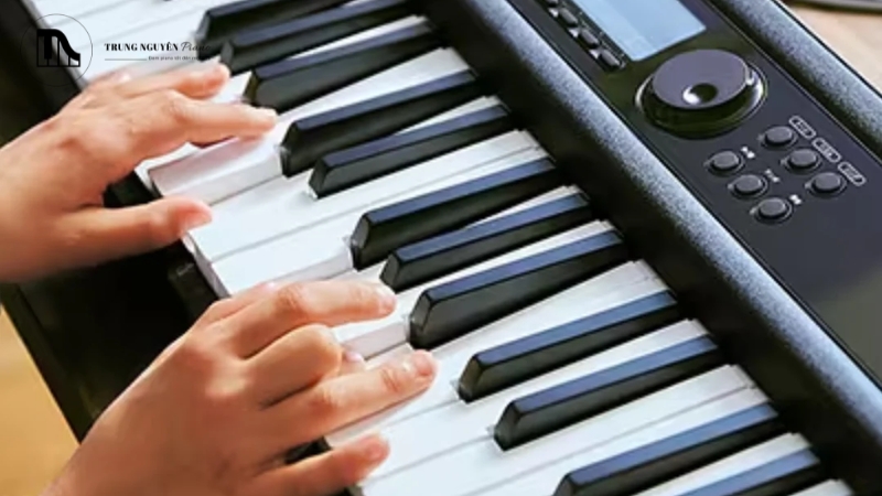 Review CasioTone CT-S410 chi tiết: Trải nghiệm thực tế từ A-Z 2 Casio CT-S410 sở hữu thiết kế tinh tế với các đường nét bo tròn mềm mại