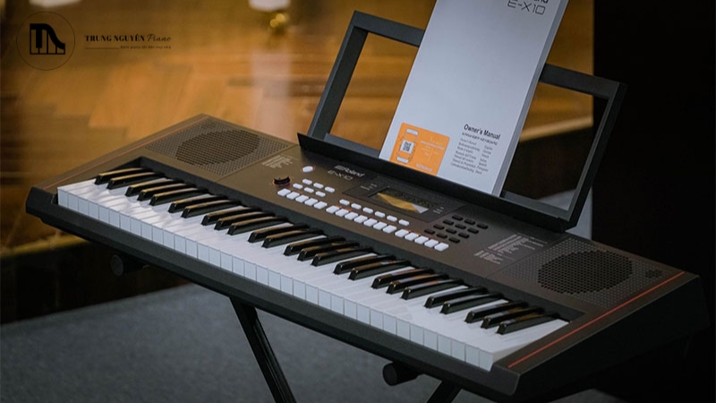 Review Roland E-X10: Keyboard nhỏ gọn, âm thanh hay cho người mới 11 E-X10 tích hợp các chế độ học tập hữu ích như Split/Dual hay Twin Piano