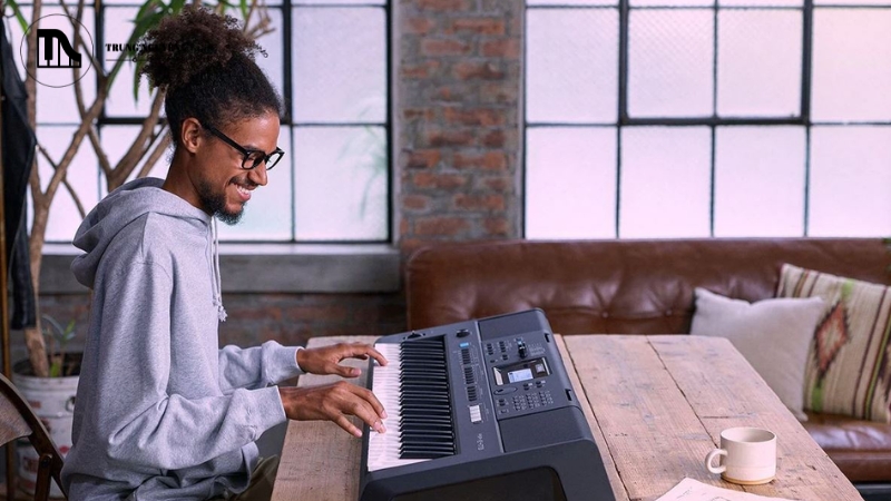 Review Roland E-X10: Keyboard nhỏ gọn, âm thanh hay cho người mới 18 Hãy kiểm tra từng phím, thử các nút chức năng và đặc biệt hỏi kỹ về chính sách bảo hành chính hãng