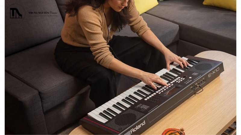 Review Roland E-X10: Keyboard nhỏ gọn, âm thanh hay cho người mới 6 Tiếng đàn Roland E-X10 mang DNA đặc trưng của Roland với độ dày, ấm và độ vang tự nhiên