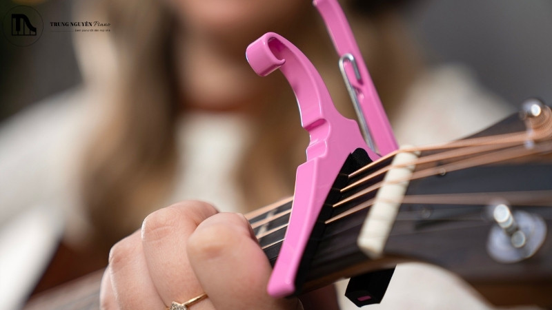 So sánh Capo Kyser với các thương hiệu khác