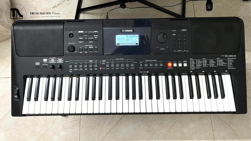 Đặt đàn ở nơi khô ráo, tránh ánh nắng trực tiếp và độ ẩm cao.