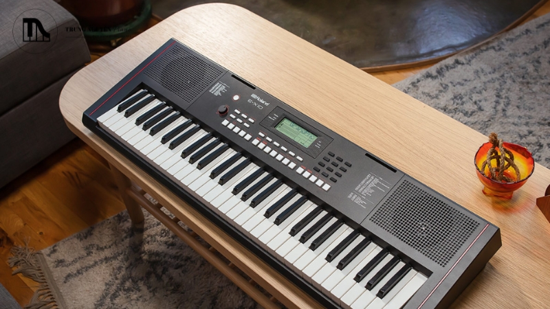 Roland, cũng đến từ Nhật Bản, là thương hiệu tiên phong trong công nghệ âm thanh điện tử