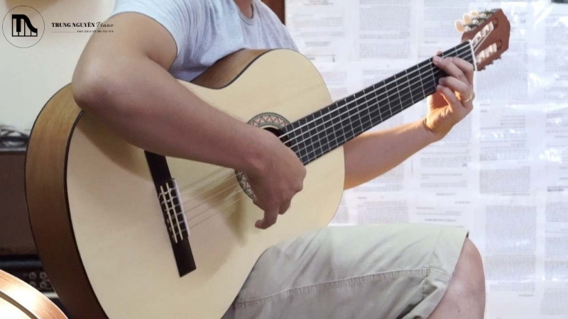 So sánh Yamaha C40 và Yamaha C40M