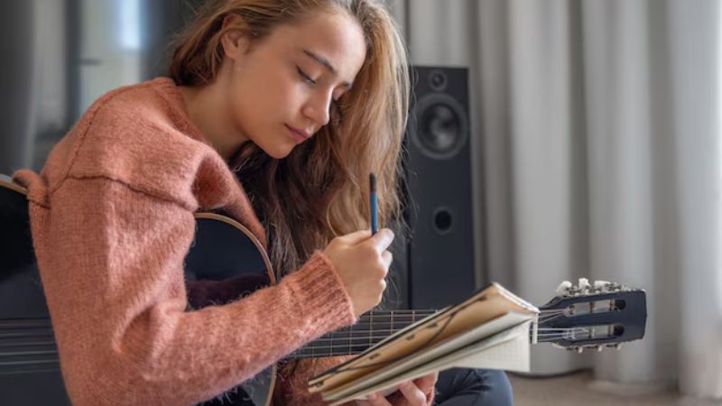 Đừng chỉ nghe trên tai nghe, hãy thử phát bản thu qua loa ngoài, loa máy tính hoặc hệ thống âm thanh xe hơi