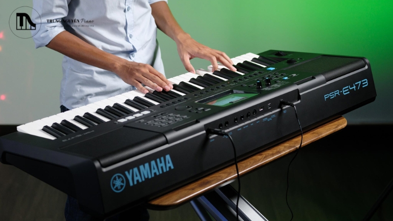 PSR-E473 được trang bị ngõ vào micro trực tiếp