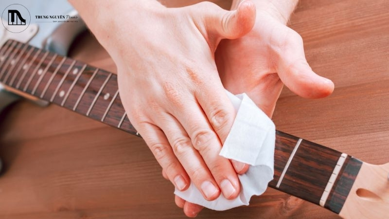 Chăm sóc guitar hàng tuần