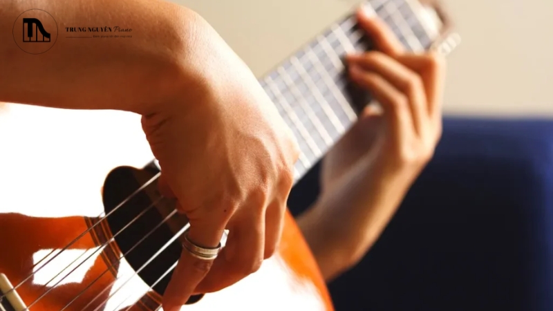 Luyện tập lực ngón tay, đảm bảo ngón tay cong