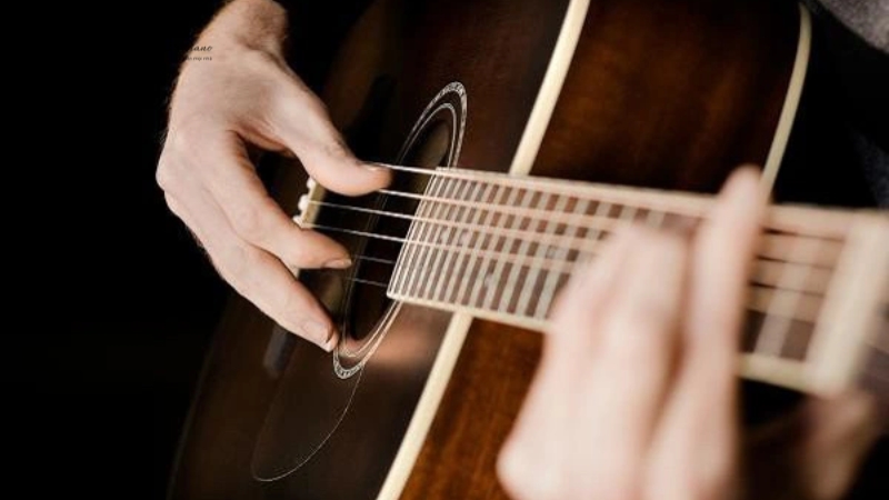 Hành trình tự học guitar đòi hỏi sự kiên trì và phương pháp đúng đắn