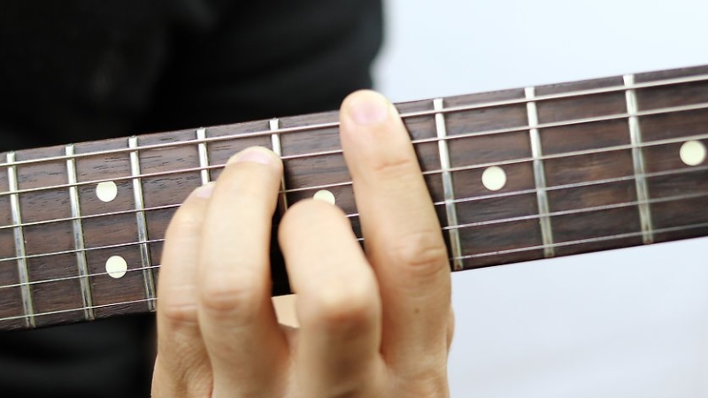 Cách bấm hợp âm đô trưởng (C)  