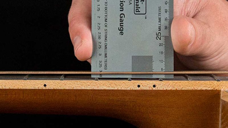 Điều chỉnh cấu hình cần đàn chuẩn xác giúp tối ưu hóa khả năng chơi và giảm mỏi tay