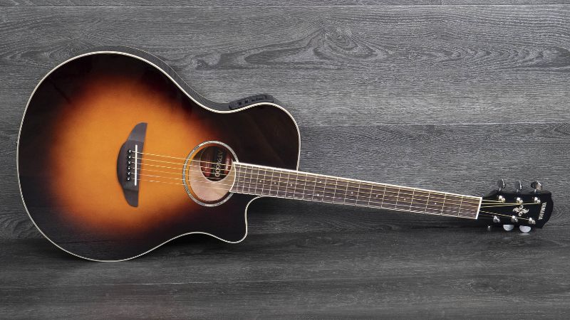 Đàn guitar acoustic cũ thương hiệu Yamaha nổi tiếng về độ bền