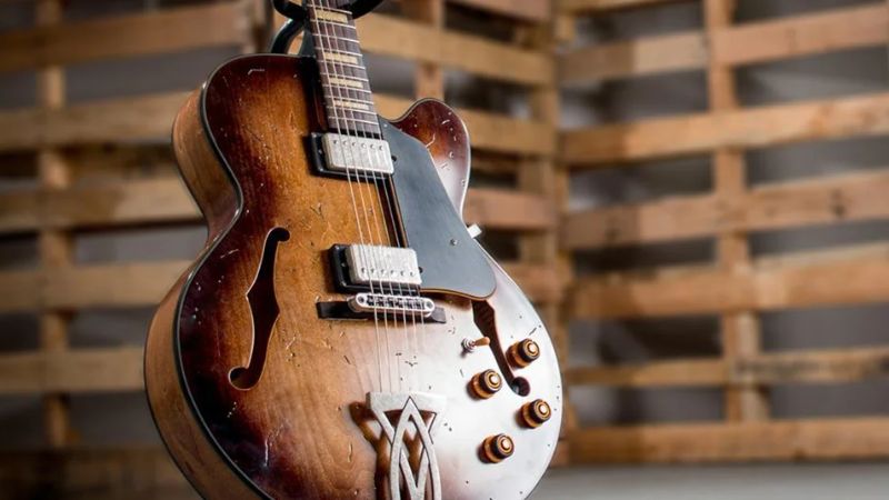 Bật Mí Kinh Nghiệm Chọn Đàn Guitar Bán Rỗng Toàn Diện A-Z 6 Chất liệu gỗ (ép hay nguyên khối) ảnh hưởng lớn đến giá đàn guitar bán rỗng