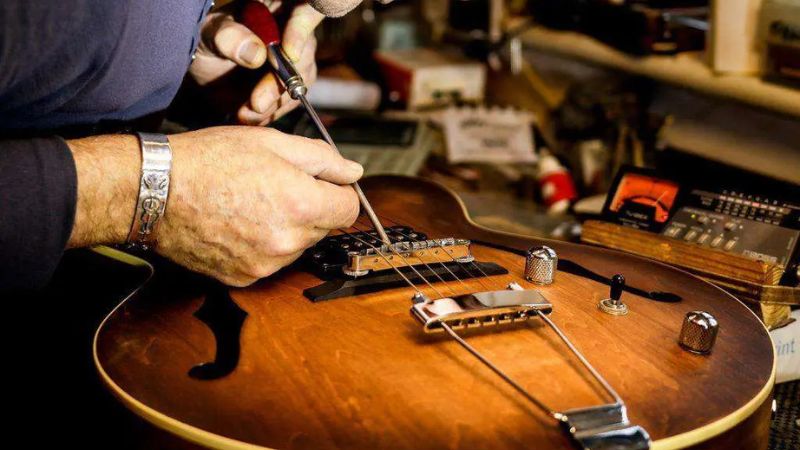 Nên Mua Đàn Guitar Gỗ Thịt Hay Gỗ Ép: So Sánh Âm Thanh & Độ Bền 8 Bảo dưỡng định kỳ giữ đàn guitar gỗ thịt hoặc gỗ ép luôn ở tình trạng tốt nhất