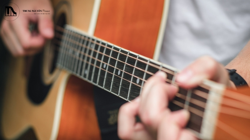 Top nghệ sĩ guitar fingerstyle nổi tiếng: Từ huyền thoại đến hiện đại 1 Tìm hiểu về Guitar fingerstyle