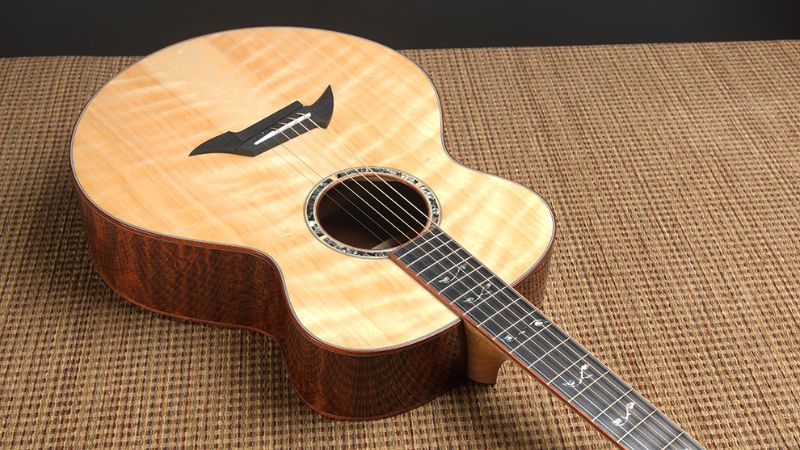 Guitar gỗ tuyết tùng cho chất âm giàu cảm xúc mà không cần quá trình vỡ tiếng dài