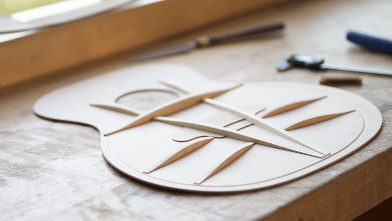 Cấu trúc thanh giằng bên trong mặt đàn ảnh hưởng trực tiếp đến độ bền và độ rung