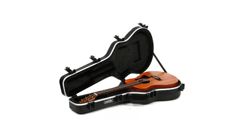 Khuyến nghị cất guitar trong bao hoặc hộp cứng để tránh thay đổi môi trường