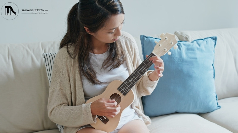 Hướng dẫn chọn Ukulele cho người mới: Các loại và 5 tiêu chí 6 Cách kiểm tra ukulele trước khi mua