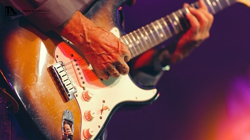 Kiểm tra hệ thống điện tử guitar