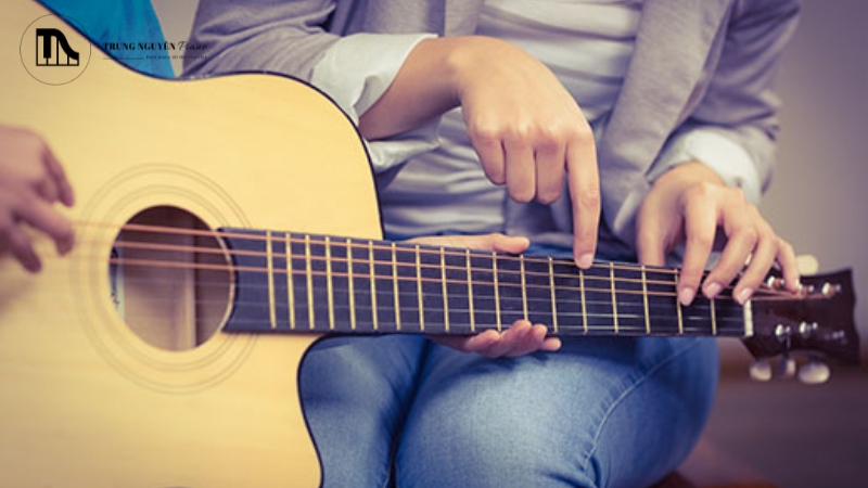 Bạn có thể chơi chậm lại vòng hợp âm cuối cùng