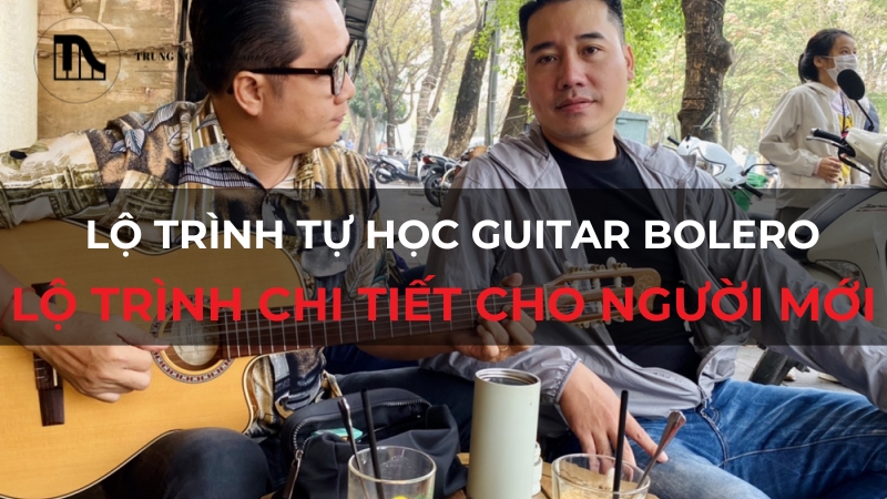 Nghệ sĩ guitar đang chơi một bản nhạc Bolero trữ tình
