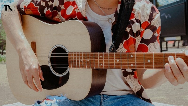 Lợi ích ngón út linh hoạt khi chơi guitar