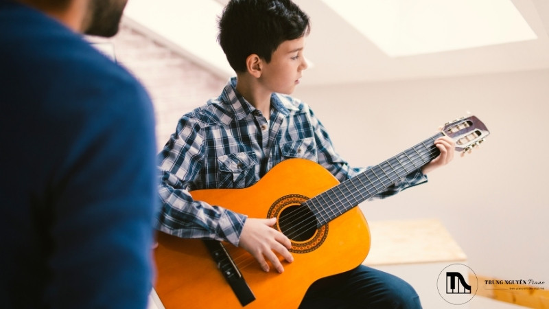 Ai nên chọn Guitar Classic hay Acoustic