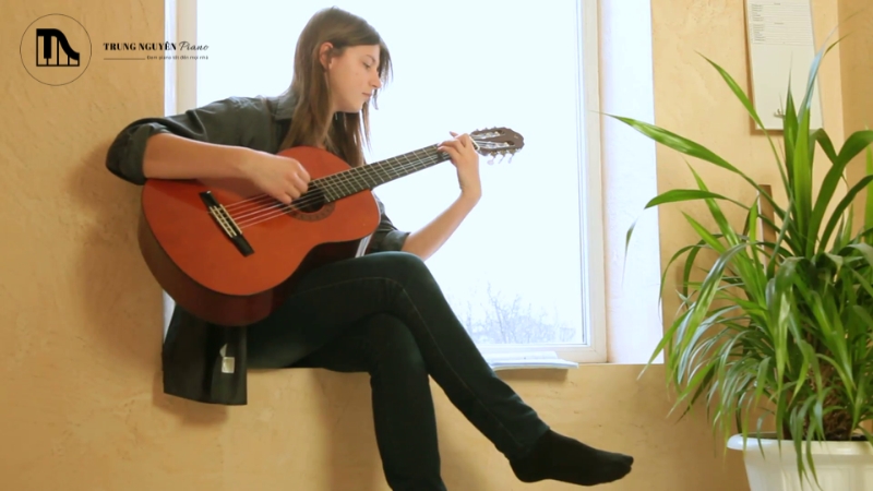 Nên học guitar đệm hát hay cổ điển: So sánh và lời khuyên A-Z 2 Mục đích chính của guitar đệm hát là kết nối và tương tác