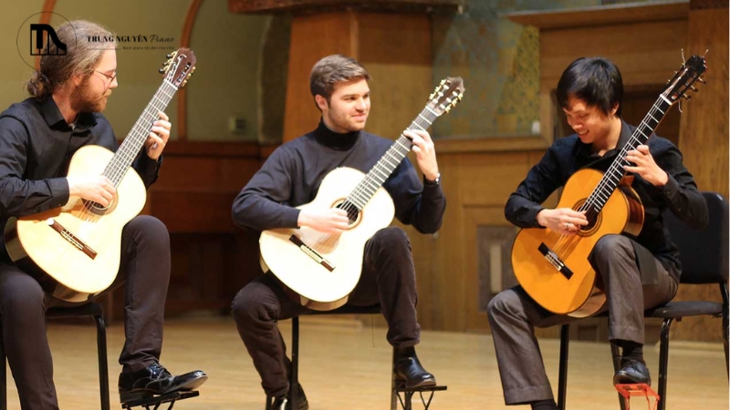 Nên học guitar đệm hát hay cổ điển: So sánh và lời khuyên A-Z 3 Guitar cổ điển, hay guitar classic, là cây đàn của sự tinh tế và biểu cảm cá nhân