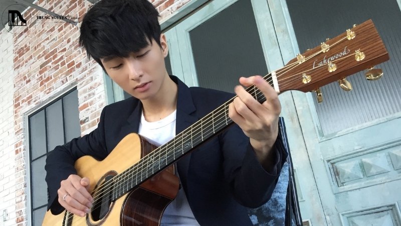 Top nghệ sĩ guitar fingerstyle nổi tiếng: Từ huyền thoại đến hiện đại 4 Sungha Jung